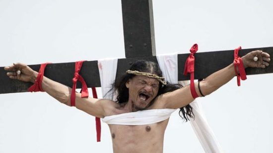 Filipinos celebrate Easter with crucifixion and flogging